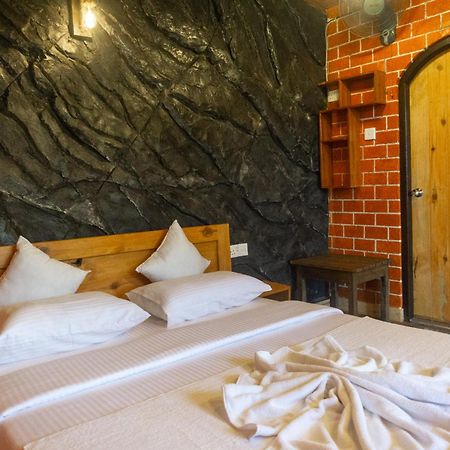 Hobbit Hole Hideaway Bed & Breakfast Ella Exterior photo