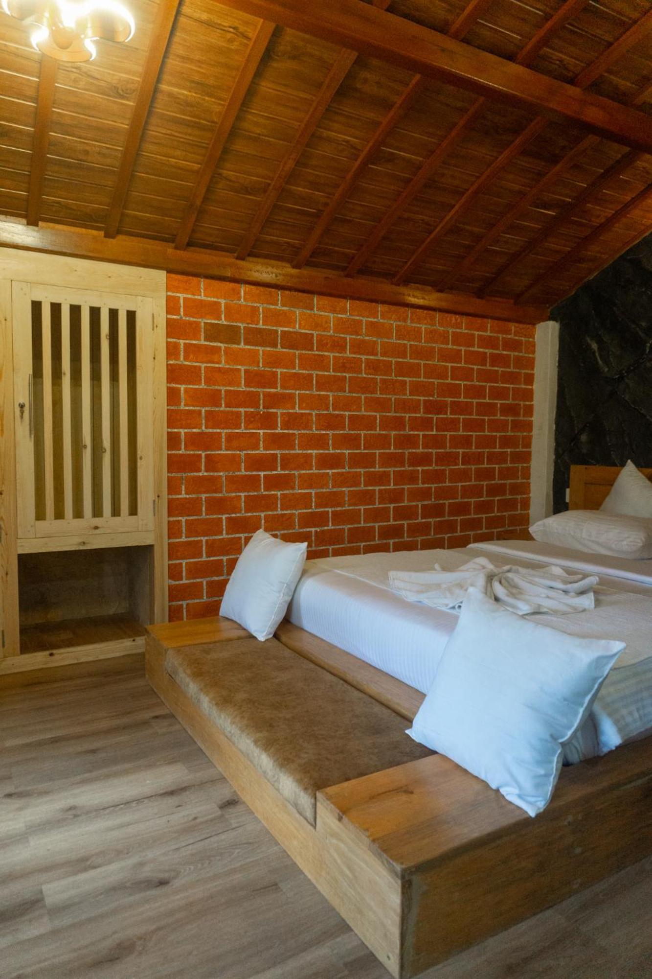 Hobbit Hole Hideaway Bed & Breakfast Ella Exterior photo