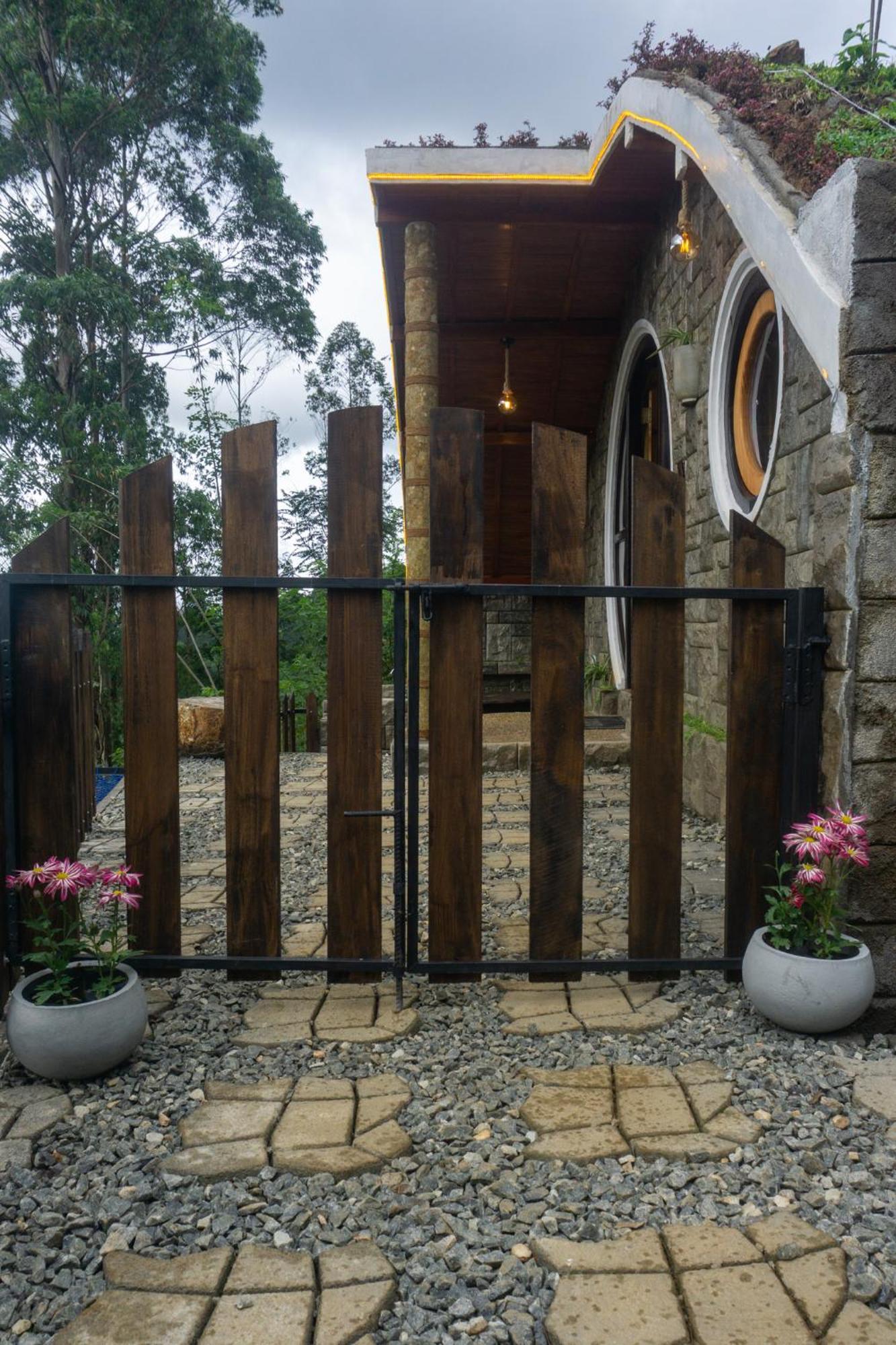 Hobbit Hole Hideaway Bed & Breakfast Ella Exterior photo