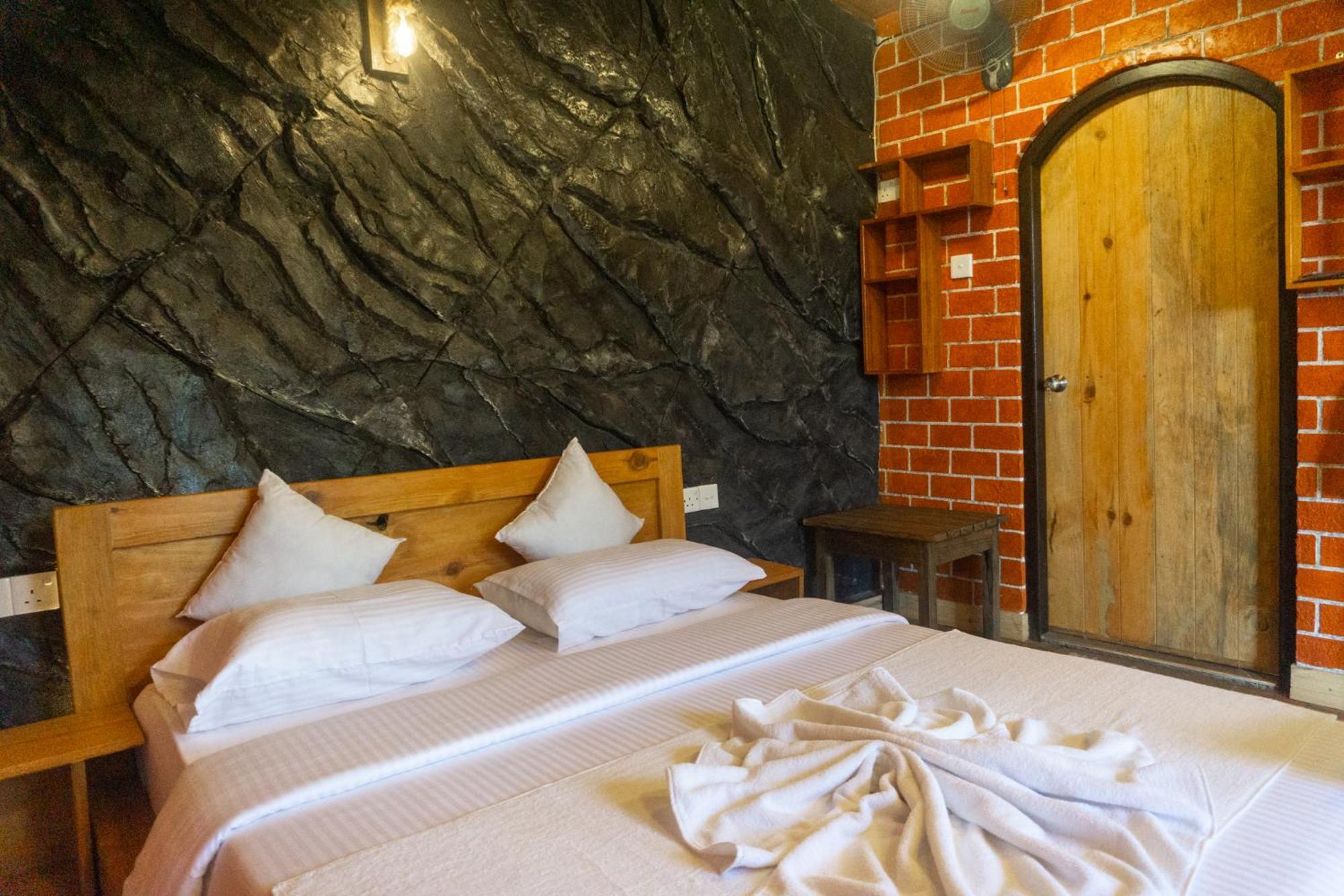 Hobbit Hole Hideaway Bed & Breakfast Ella Exterior photo