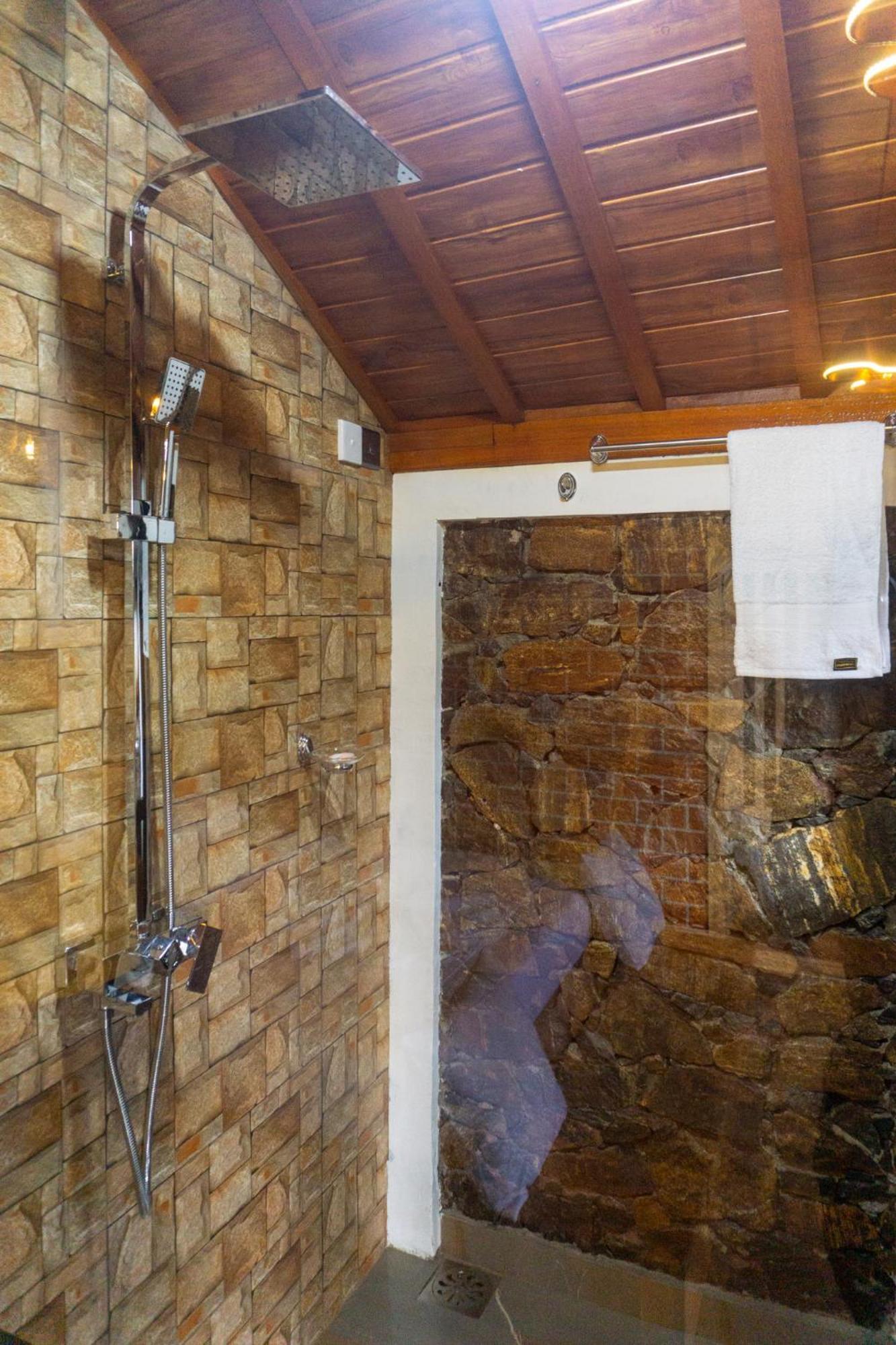 Hobbit Hole Hideaway Bed & Breakfast Ella Exterior photo