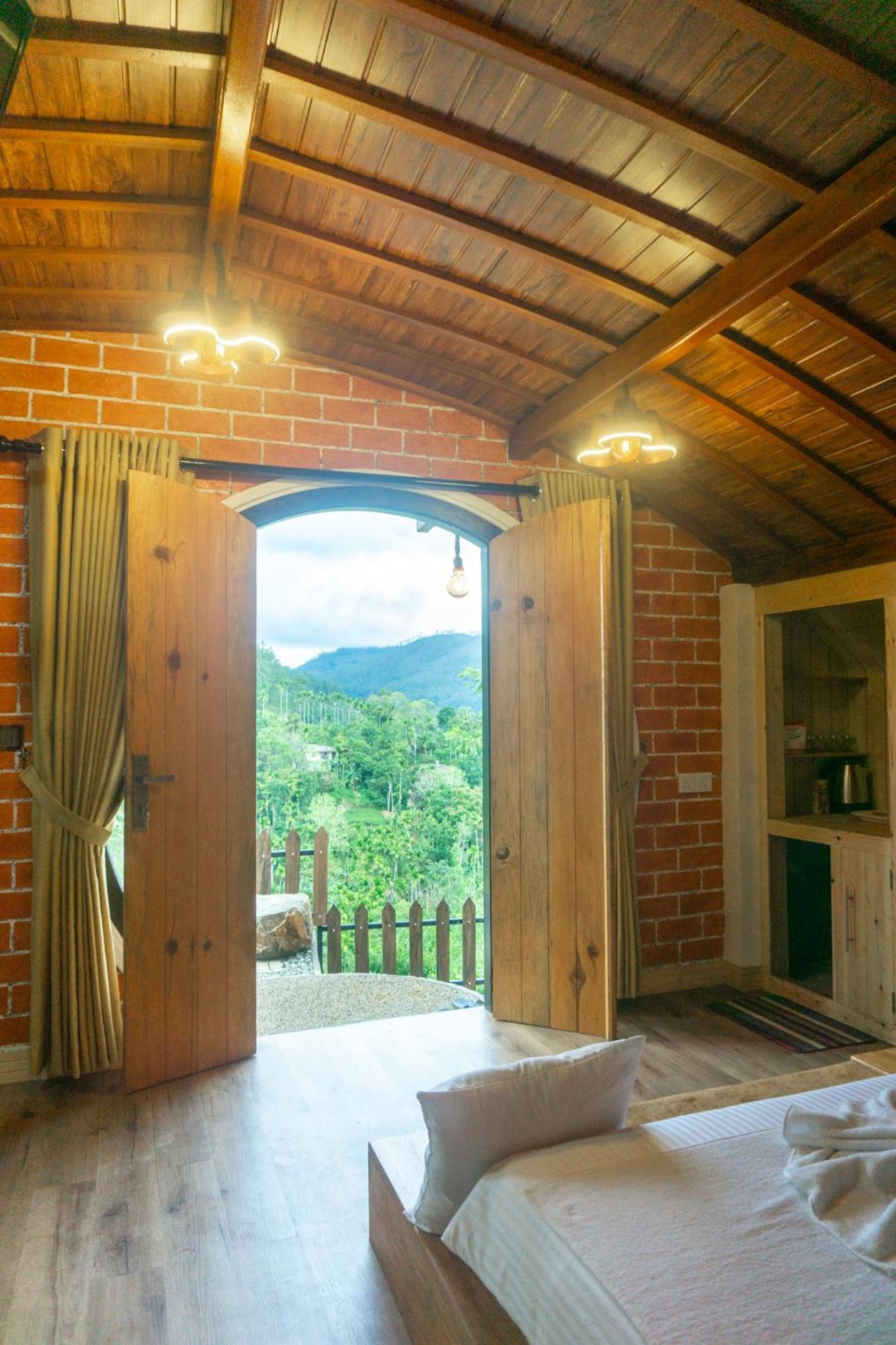 Hobbit Hole Hideaway Bed & Breakfast Ella Exterior photo