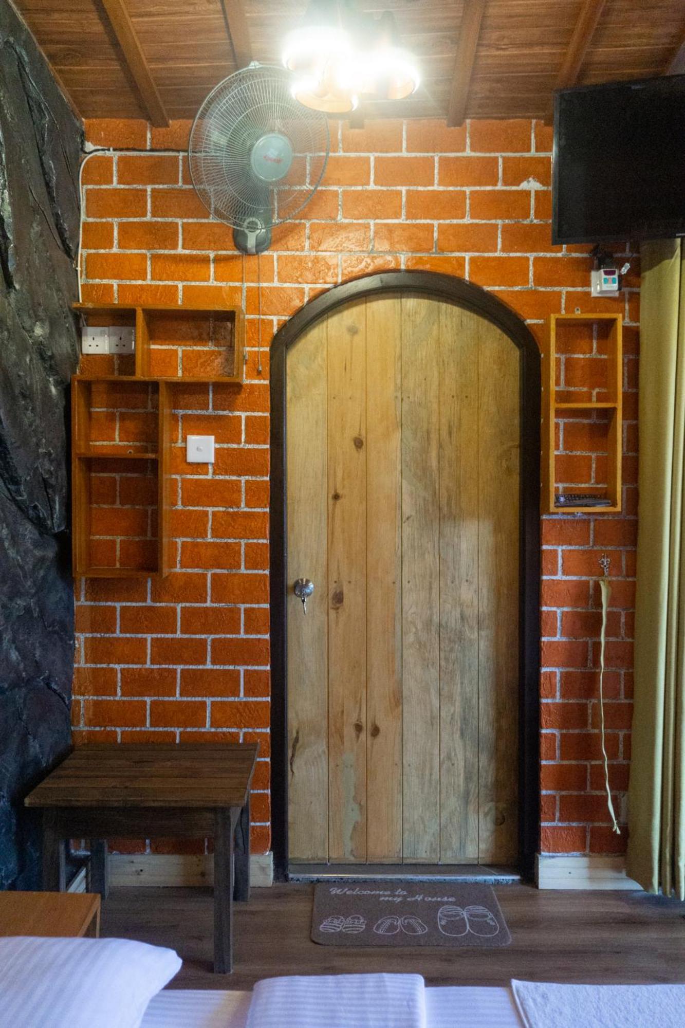Hobbit Hole Hideaway Bed & Breakfast Ella Exterior photo