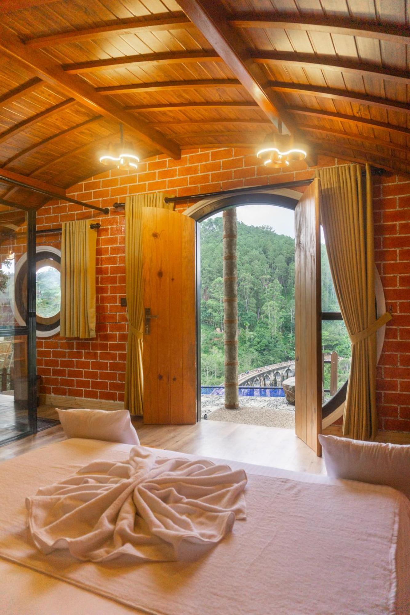 Hobbit Hole Hideaway Bed & Breakfast Ella Exterior photo