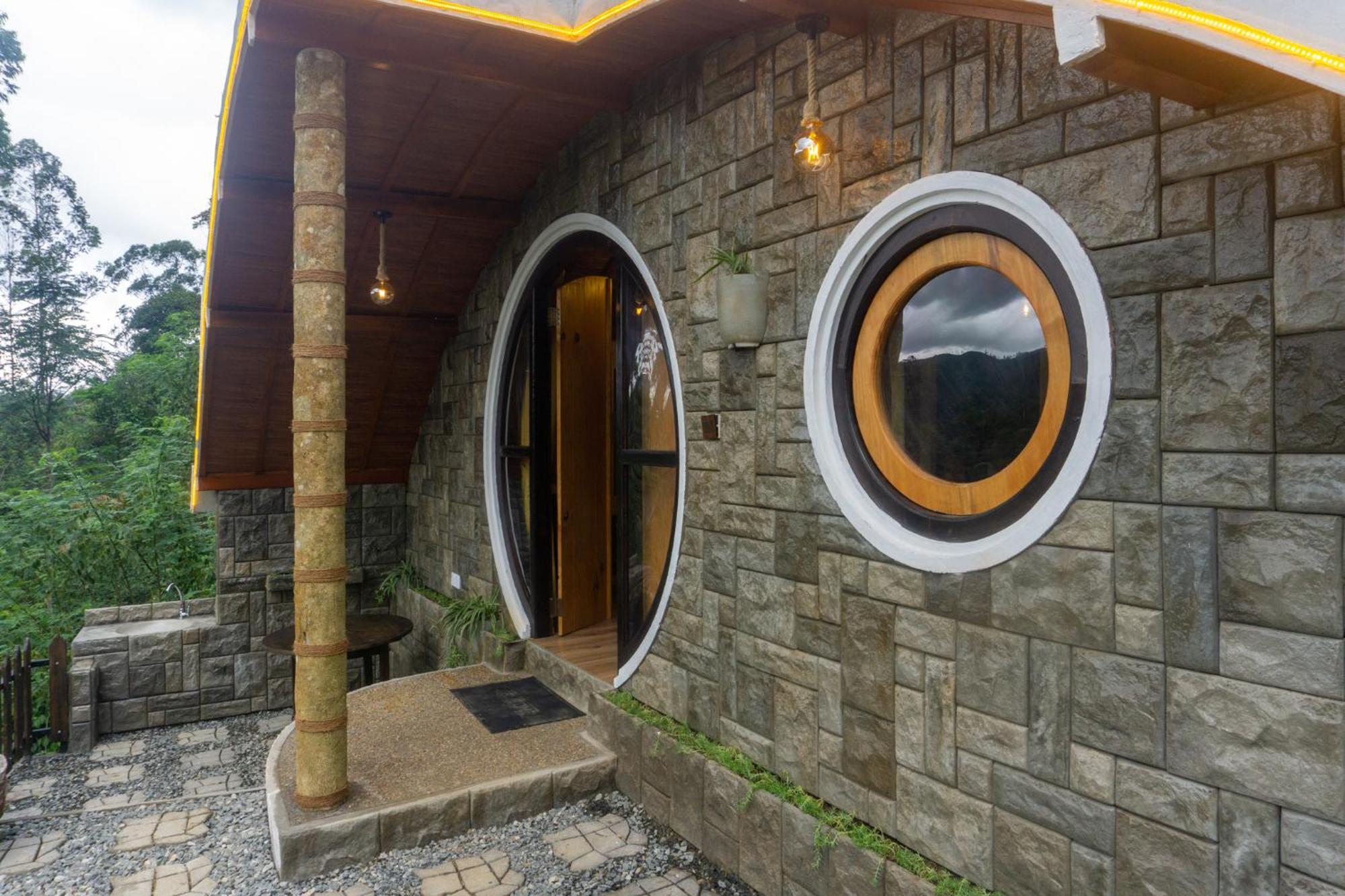 Hobbit Hole Hideaway Bed & Breakfast Ella Exterior photo
