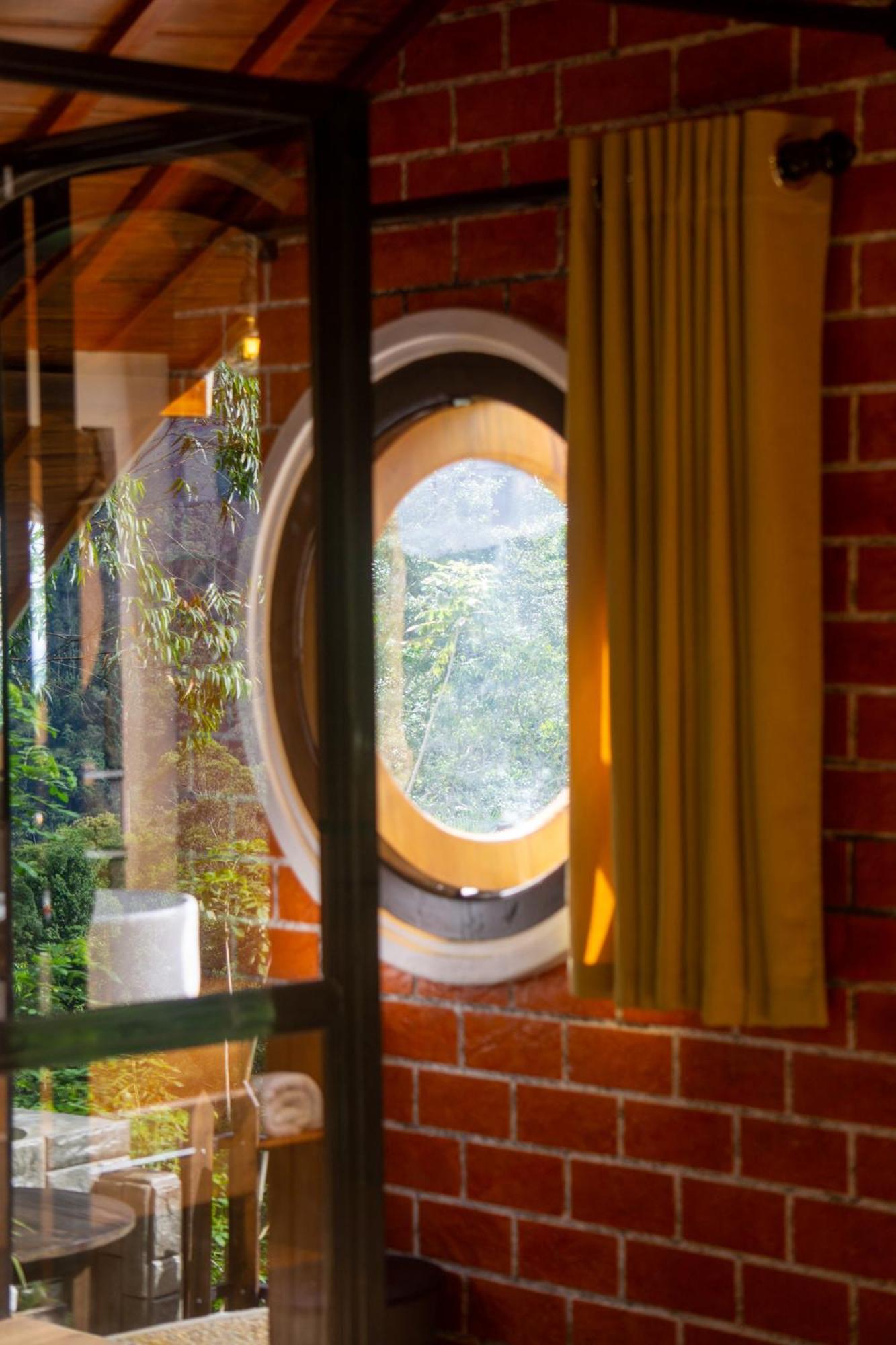 Hobbit Hole Hideaway Bed & Breakfast Ella Exterior photo