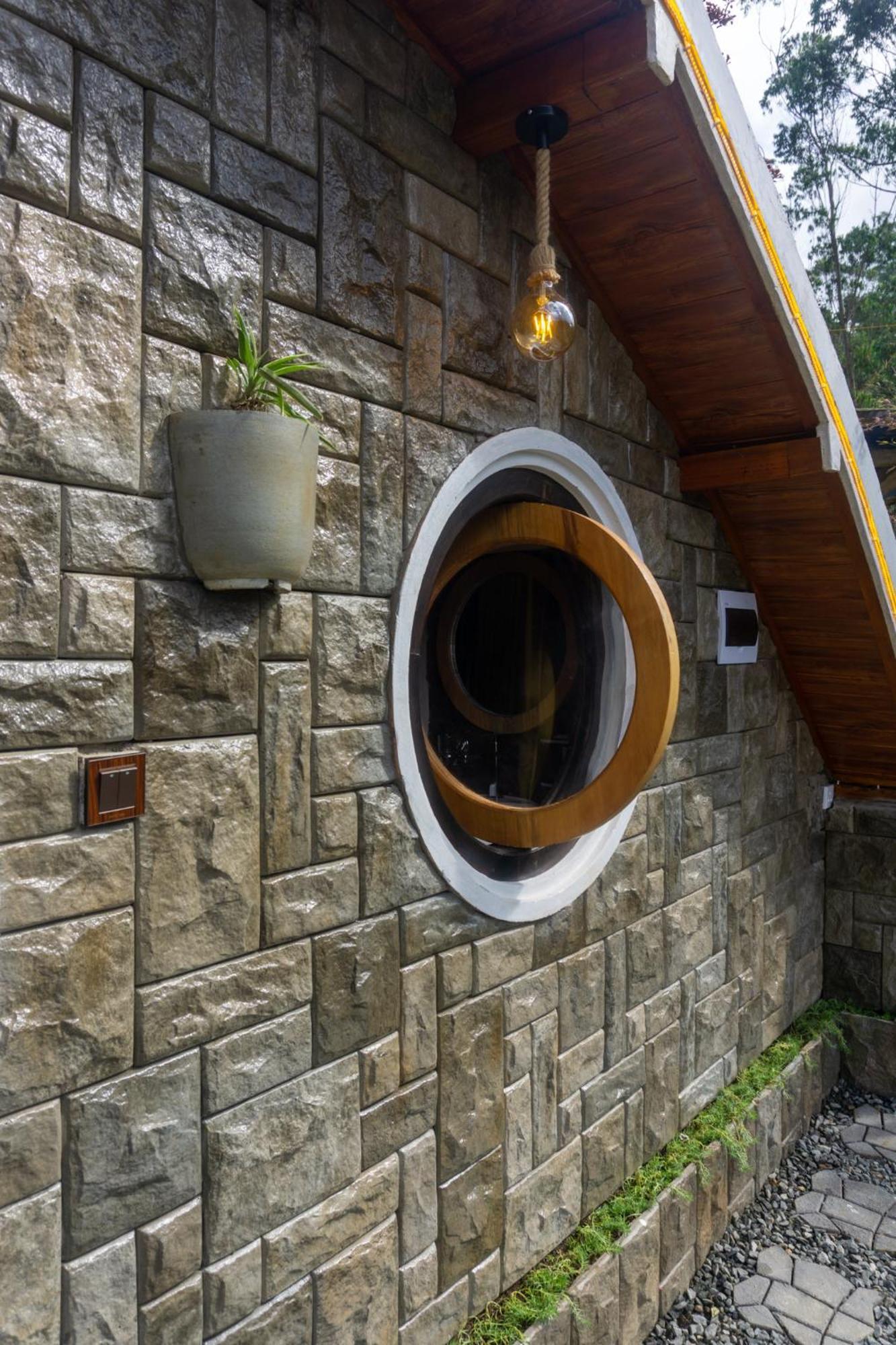 Hobbit Hole Hideaway Bed & Breakfast Ella Exterior photo