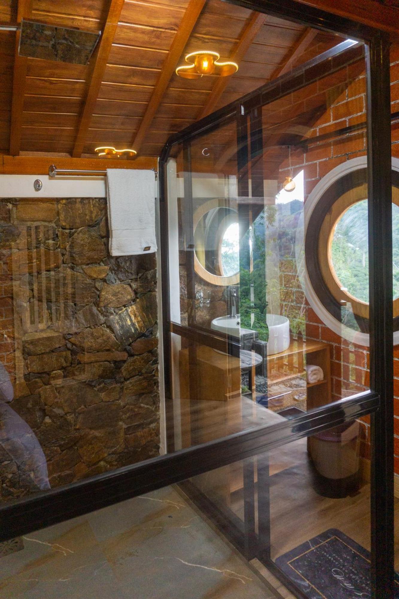 Hobbit Hole Hideaway Bed & Breakfast Ella Exterior photo